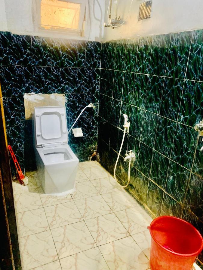 Hostel Bengal -100m From Park Circus 7 Point Kolkata