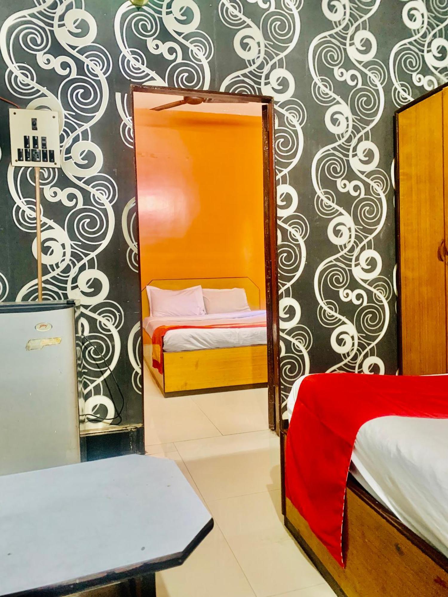 Hostel Bengal -100m From Park Circus 7 Point Kolkata