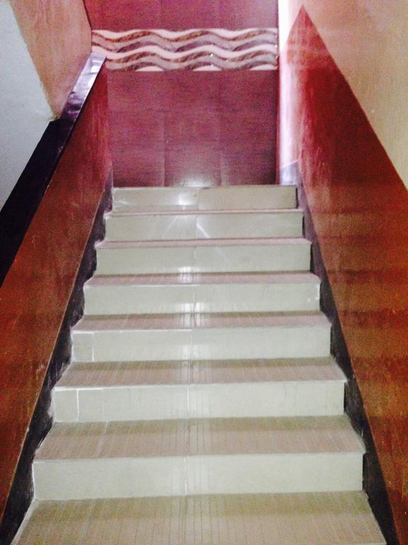 Bengal -100m From Park Circus 7 Point Hostel *